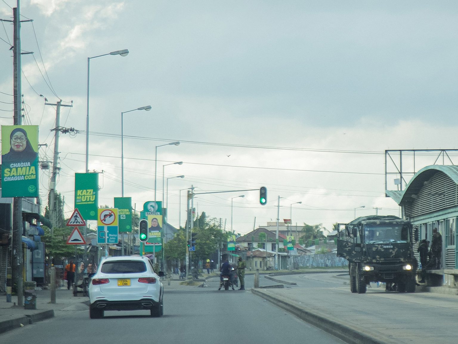 تُحكم تنزانيا الأمن وتُحظر الاحتجاجات بشأن (الانتخابات) المتنازع عليها.