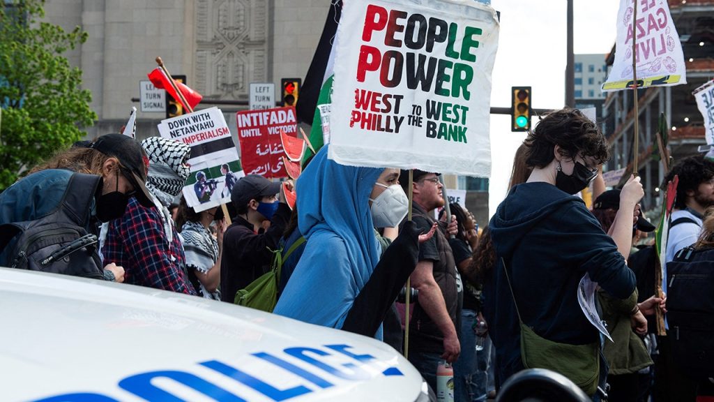 تحقق الكونجرس في أزمة معاداة السامية بمدارس فيلادلفيا.