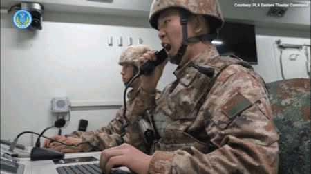 أطلقت الصين صواريخ قرب تايوان في مناورات عسكرية حية واسعة النطاق (Live-fire drills).