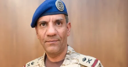 “التحالف”: أبلغنا الإمارات منع مغادرة شحنات الأسلحة من ميناء المكلا لكنها نُقلت إلى قاعدة الريان