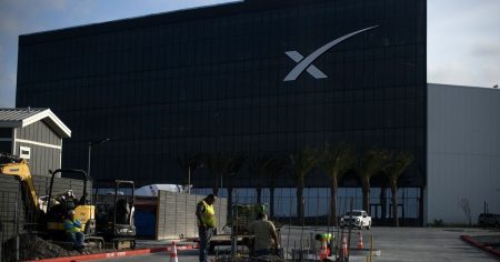 “سبيس إكس” ترفع تقييمها إلى 800 مليار دولار وتؤكد طرحها في 2026