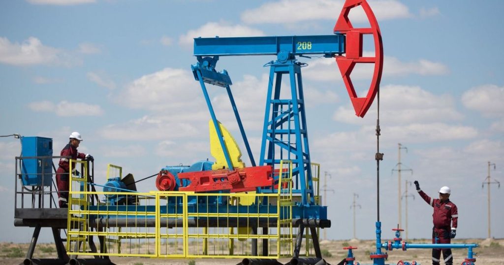 إنتاج النفط في كازاخستان يتراجع 10% بعد قصف محطة بحر قزوين