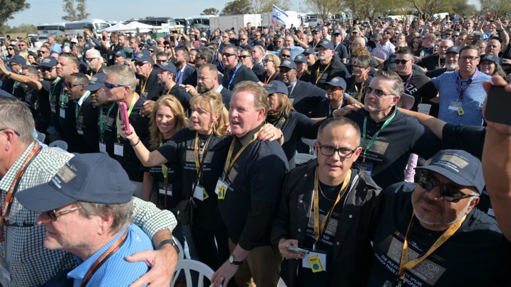 وفد كبير من القساوسة الأمريكيين يصل إسرائيل في مهمة تضامن.