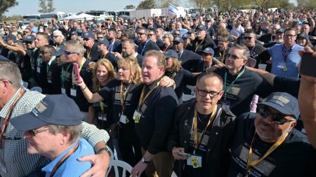 وفد كبير من القساوسة الأمريكيين يصل إسرائيل في مهمة تضامن.