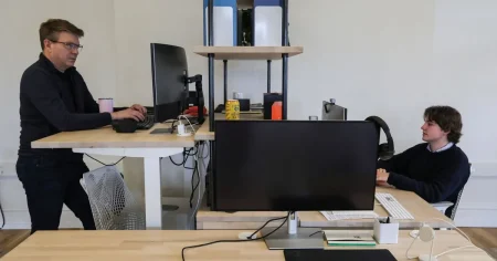 كيف يقود عام 2026 أكبر تحول في تاريخ التقنيات الذكية داخل المؤسسات؟