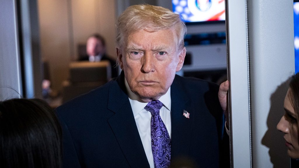 الرئيس دونالد ترامب يصدر منشورًا على (تروث سوشيال) حول سوريا وإسرائيل.