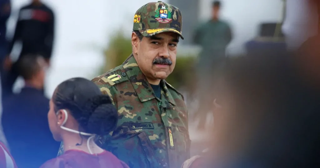 تقرير: ترمب عرض ممراً آمناً على مادورو مقابل مغادرة فنزويلا فوراً وتجنب المواجهة