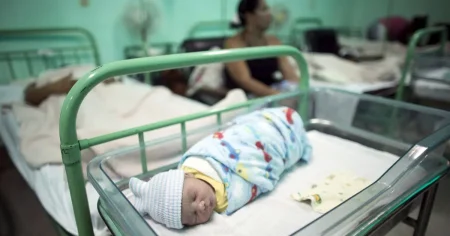 الموسيقى تقلل توتر حديثي الولادة وذويهم في غرف الرعاية المركزة