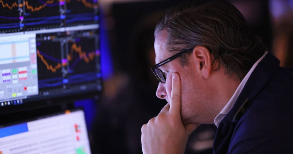 مؤشرات وول ستريت تبدأ ديسمبر القوي تاريخياً بتراجع