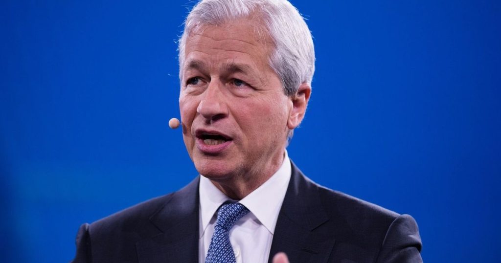 جيه بي مورغان: بيروقراطية أوروبا تدفع الاستثمارات للهروب وتضعف الابتكار