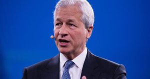 جيه بي مورغان: بيروقراطية أوروبا تدفع الاستثمارات للهروب وتضعف الابتكار