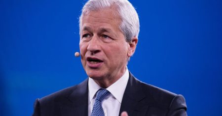 جيه بي مورغان: بيروقراطية أوروبا تدفع الاستثمارات للهروب وتضعف الابتكار