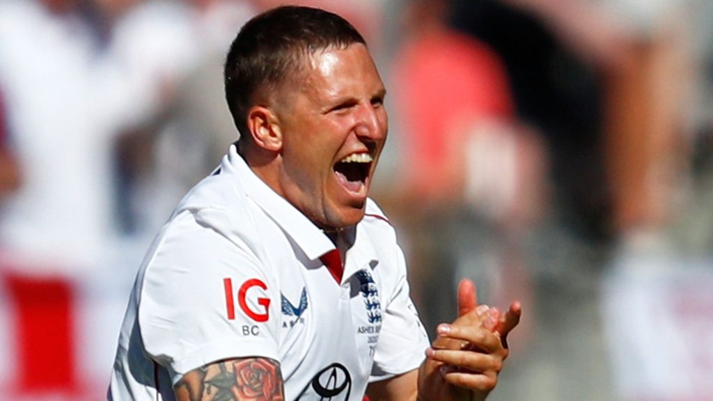 إنجلترا: برايدون كارْس يعوّل على أداء الرماة لإرباك أستراليا في (The Ashes) الاختبار الثاني الليلي.