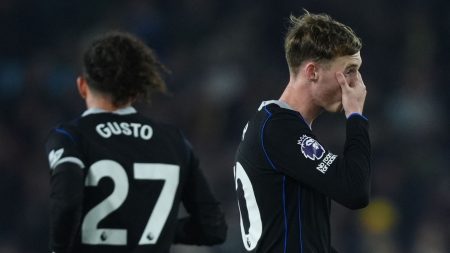 ليدز يونايتد 3-1 تشيلسي: فوز مقنع يخفف الضغط عن دانيال فاركه ويؤثر على آمال تشيلسي في (الدوري الممتاز).