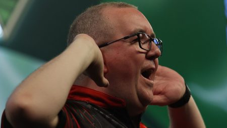 بطولة العالم للدارتس: يعترف ستيفن بانتينغ بأنه “نام” وأن الجماهير ساعدته في الفوز على سيباستيان بياليكي.