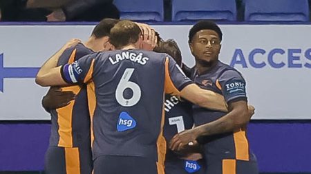 شيفيلد وينزداي صفر – ٣ ديربي كاونتي: آجييمانغ يسجل هدفين وعودة الفوز للضيوف.