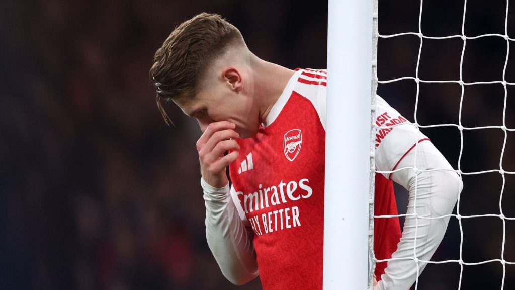 فيكتور جيوكيريس يواجه صعوبات مع أرسنال أمام وولفز، ومحمد صلاح يهدئ تكهنات مستقبله في الدوري الإنجليزي الممتاز.