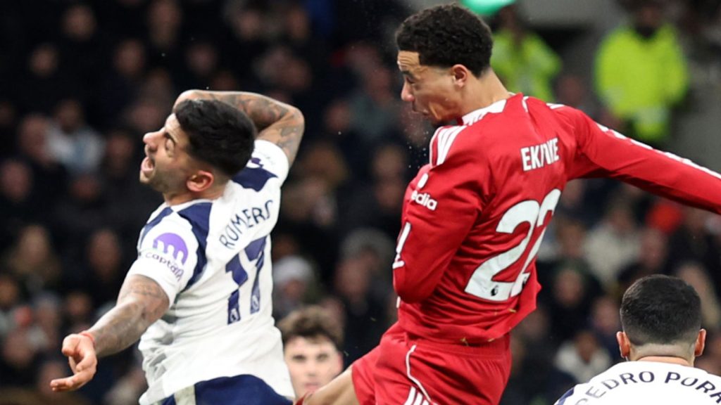 مدرب توتنهام توماس فرانك ينتقد قرارًا تحكيميًا أدى لفوز ليفربول على فريقه بهدف هوغو إكيتيكي.