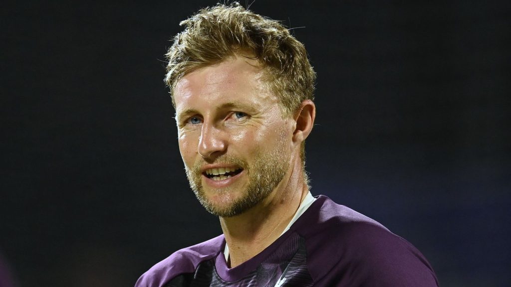 أستراليا: ماثيو هايدن يعلق على روت وبروك وكراولي ويخشى التجول عاريًا حول ملعب ملبورن (The Ashes).