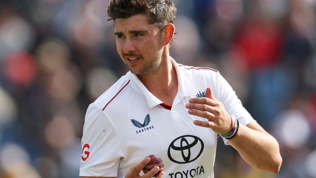 إنجلترا تختار جوش تونج بدلاً من غاس أتكينسون في التغيير الوحيد للاختبار الثالث الحاسم في (The Ashes) بأديلايد.