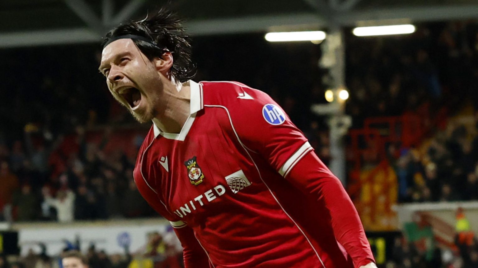 ريكسهام يفوز على شيفيلد يونايتد 5-3 في مباراة مثيرة (Eight-Goal Thriller).