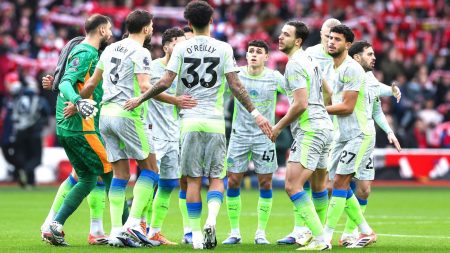 نوتنغهام فورست يتقدم بشكوى حول تحكيم مباراة مانشستر سيتي ويطلب التسجيلات الصوتية.