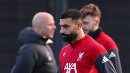 محمد صلاح إلى السعودية؟ أندية (الدوري السعودي للمحترفين) ترغب بضم مهاجم ليفربول وسط تساؤلات حول مستقبله.