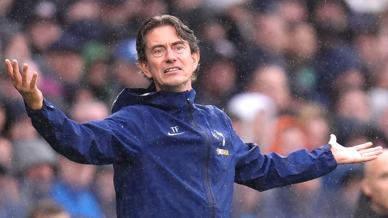 مدرب توتنهام توماس فرانك يواجه أسبوعًا حاسمًا قبل مباراتي نيوكاسل وبرينتفورد وسط تزايد استياء الجماهير.