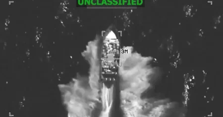 الجيش الأميركي يقصف “قارب مخدرات” بالمحيط الهادئ وسط تصاعد الجدل بشأن الحملة