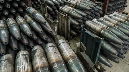 المفوضية توافق على 8 خطط استثمار دفاعي إضافية بقيمة 74 مليار يورو.