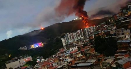 يتزايد خطر اختزال التدخل الأمريكي في فنزويلا إلى فيديو مدته 60 ثانية.