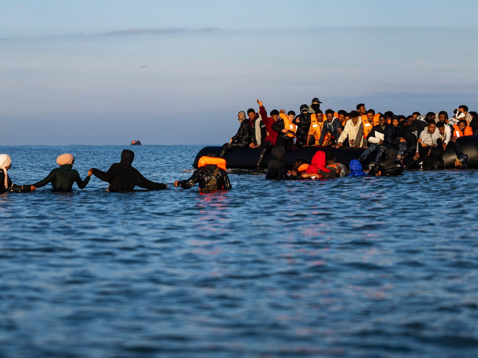 رواندا تقاضي المملكة المتحدة بشأن إلغاء اتفاقية طالبي اللجوء.