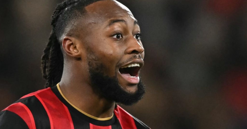 غاناوي سيمينيو يوقع صفقة بقيمة 87 مليون دولار للانضمام إلى مانشستر سيتي من بورنموث.