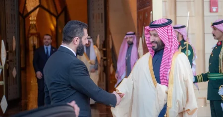 ولي العهد السعودي يبحث تطورات المنطقة والعلاقات الثنائية مع الرئيس السوري