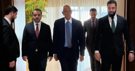 واشنطن تعلن استعدادها تسهيل التواصل بين دمشق و”قسد” وسط تصاعد التوتر في حلب