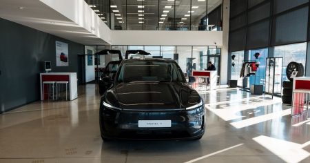 “تسلا” تنهي عاماً قاسياً في أوروبا بتراجعات كبيرة في المبيعات