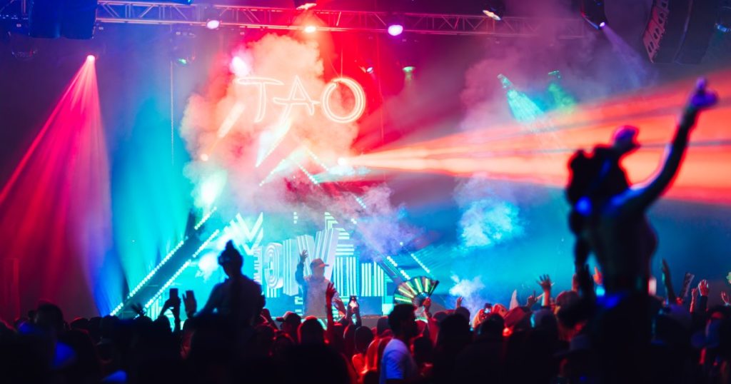 يستضيف منتجع تاو بارك سيتي حفلًا ما بعد (مهرجان صندانس) يضم فنانين بارزين مثل بينسون بون.