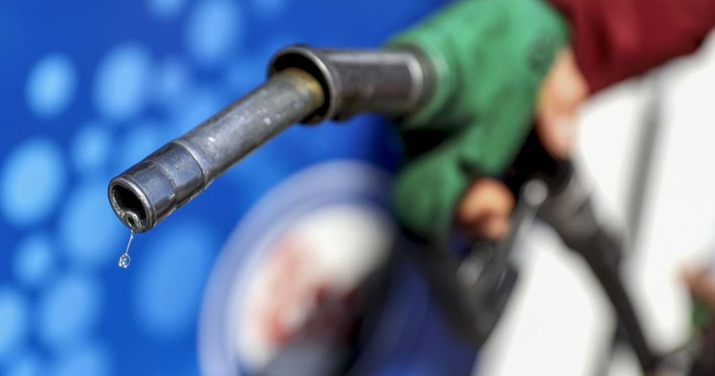 الجزائر ترفع أسعار الوقود لأول مرة منذ نحو 6 سنوات