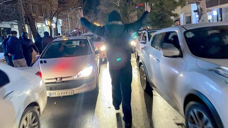 احتجاجات إيران: مناشدة إيرانيين للرئيس ترامب وسط اضطرابات على مستوى البلاد.