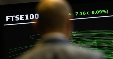 “FTSE 100” يسجل أعلى مستوياته على الإطلاق بعد أفضل أداء سنوي منذ 2009