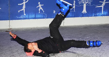 لا يزال سبب انزلاق الجليد غير واضح حتى الآن.