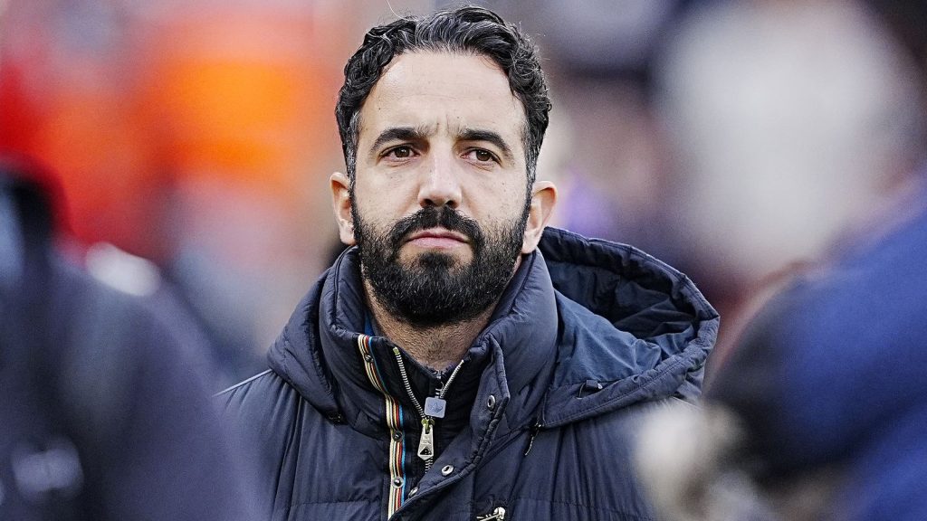 روبن أموريم في مانشستر يونايتد: تصاعد التوتر بين المدرب والإدارة بما في ذلك مدير كرة القدم جيسون ويلكوكس.