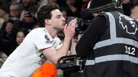 دي كلان رايس: مدرب أرسنال مايكل أرتيتا يصنف لاعب الوسط بين الأفضل وكاد أن يفوّت الفوز على بورنموث.