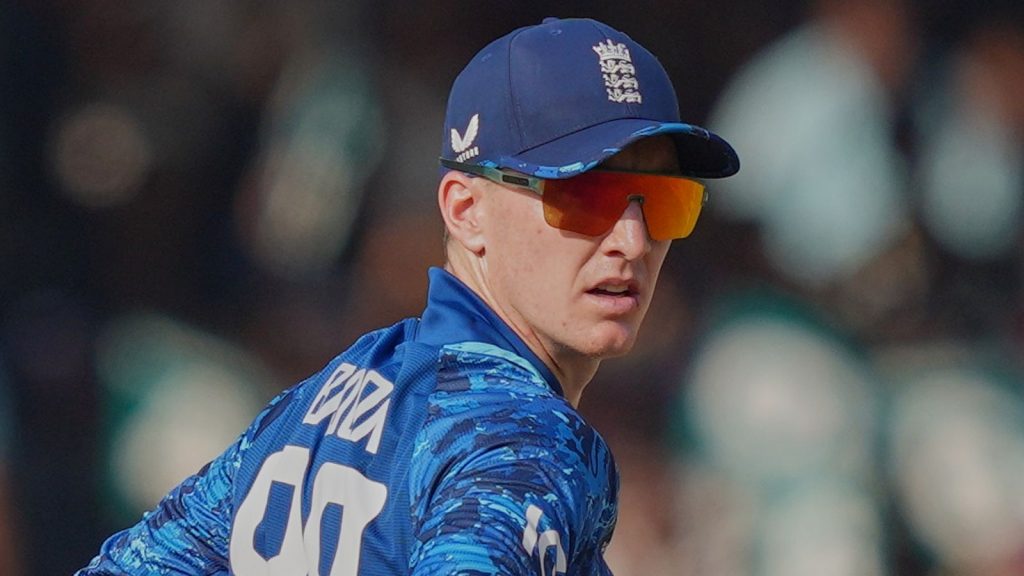 انسحب هاري بروك (إنجلترا) من تصريحات حول كرة ارتدادية، ويُفترض التحقيق مع جاكوب بيثيل وجوش تونغ.