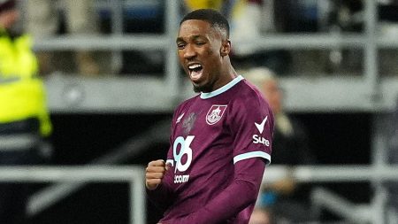 بيرنلي يتعادل 2-2 مع مانشستر يونايتد بعد هدف جايدون أنتوني (Burnley 2-2 Man Utd).