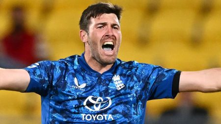 سريلانكا تواجه إنجلترا في (مباراة الكريكيت) الثانية، تغطية مباشرة من كولومبو.