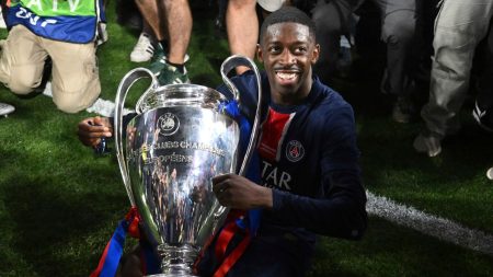 ينشط نادي سعودي في ضم عثمان ديمبلي (Ousmane Dembele) نجم باريس سان جيرمان الفائز بجائزة الكرة الذهبية.