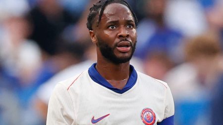 رحيم ستيرلينغ يغادر تشيلسي بعد 3 أعوام ونصف قبل موعد (النافذة) الانتقالية في يناير.