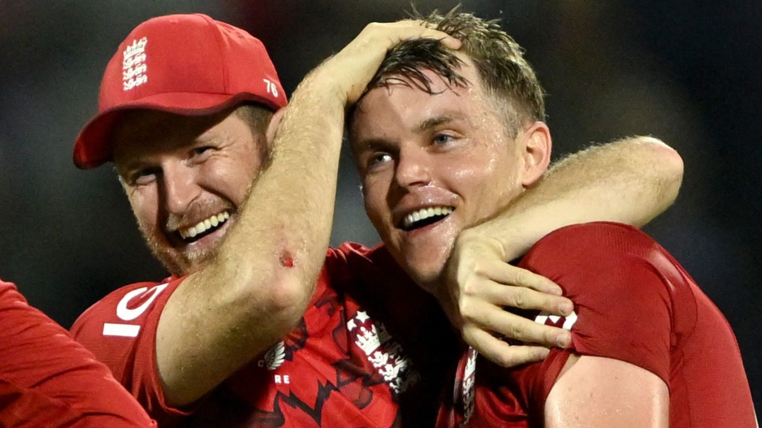 سام كوران يحقق “هاتريك” في فوز إنجلترا على سريلانكا في (تي20) الأولى ويتقدم 1-0.