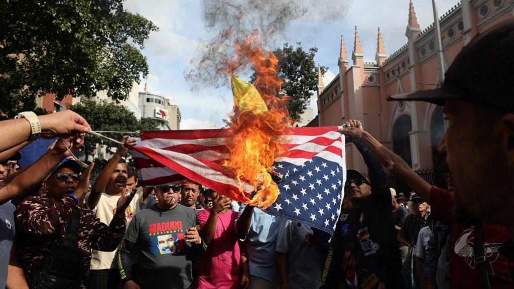 أفرج عن جميع المواطنين الأمريكيين المعروفين المحتجزين في فنزويلا، وفقًا للسفارة الأمريكية.